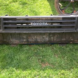 Used Front Grill For Toyota 1986 Pickup 