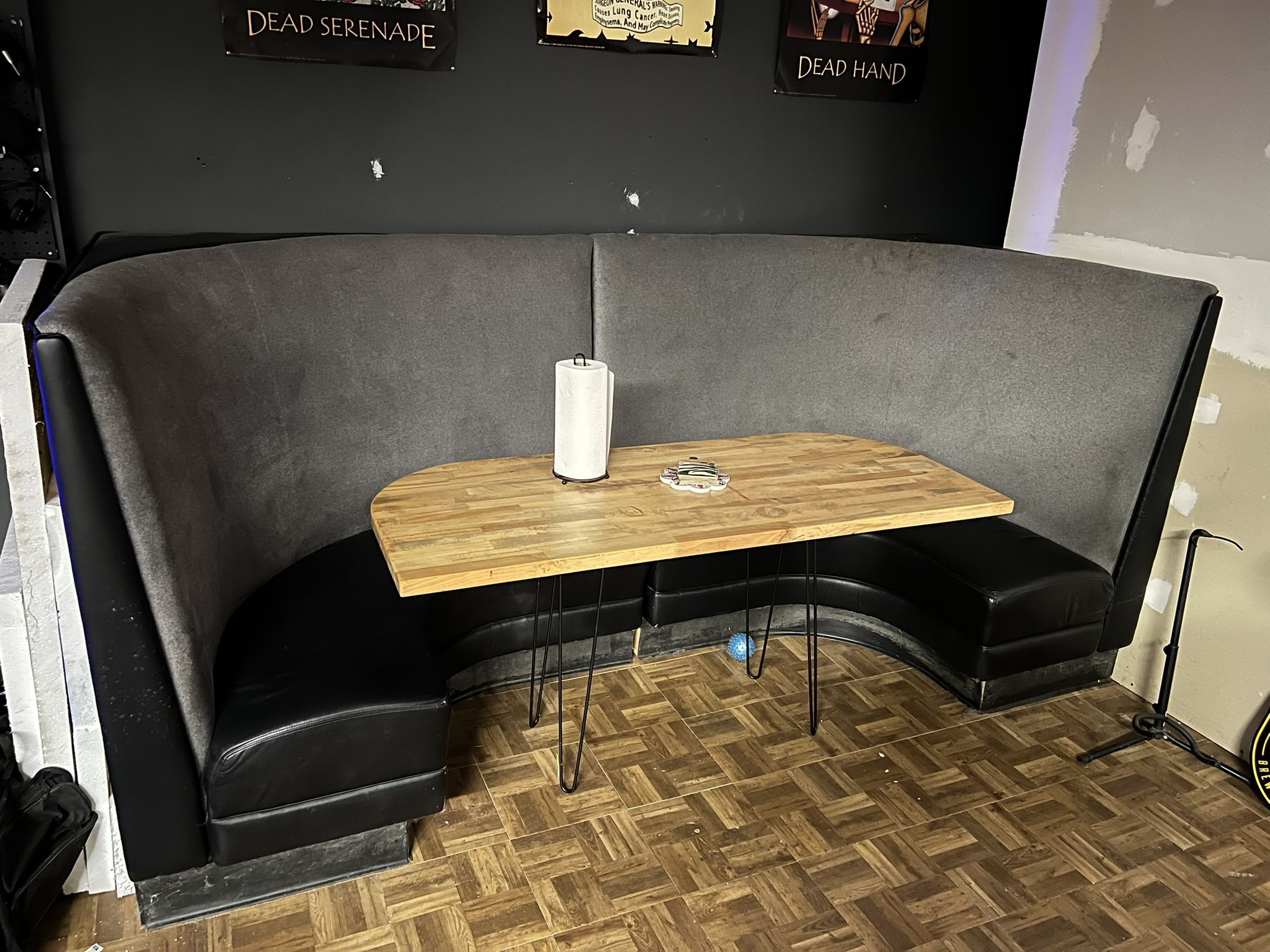 U-Shaped restaurant Booth & Table