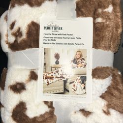 Cabela’s Faux-Fur Footed Throw Blanket