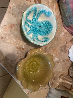 Pair of decorative small bowls