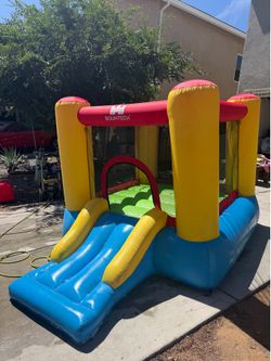 Kids jump house and blower