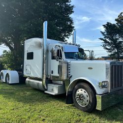1998 Peterbilt 379 White Truck
