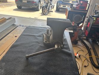 Wilton bench vise