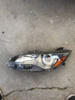 15 Toyota Camry Lt headlight
