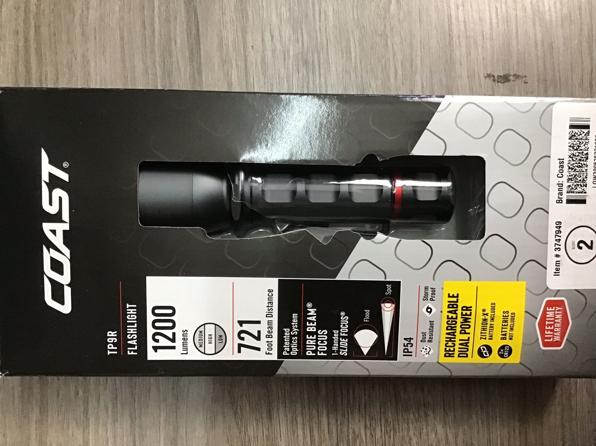 Coast TP9R Professional 1000-Lumen 3 Modes LED Rechargeable Flashlight (Lithium Ion (3.7V) Battery Included)