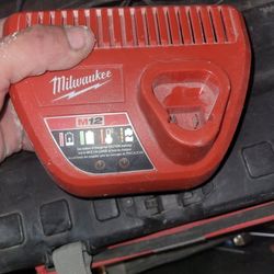 Milwuakee 12v Charger