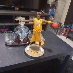 Kobe Bryant Statue 