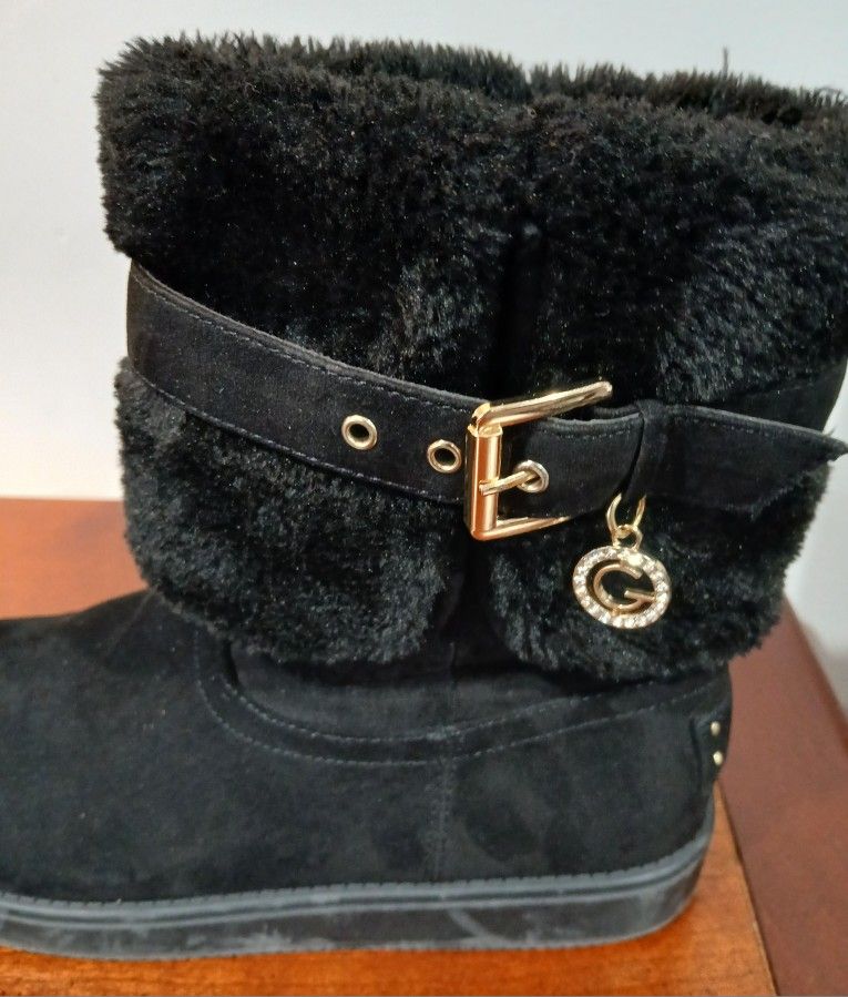 GBG Los Angeles Womens Faux Fur Cozy Ankle Boots in Black. Size 7m.
