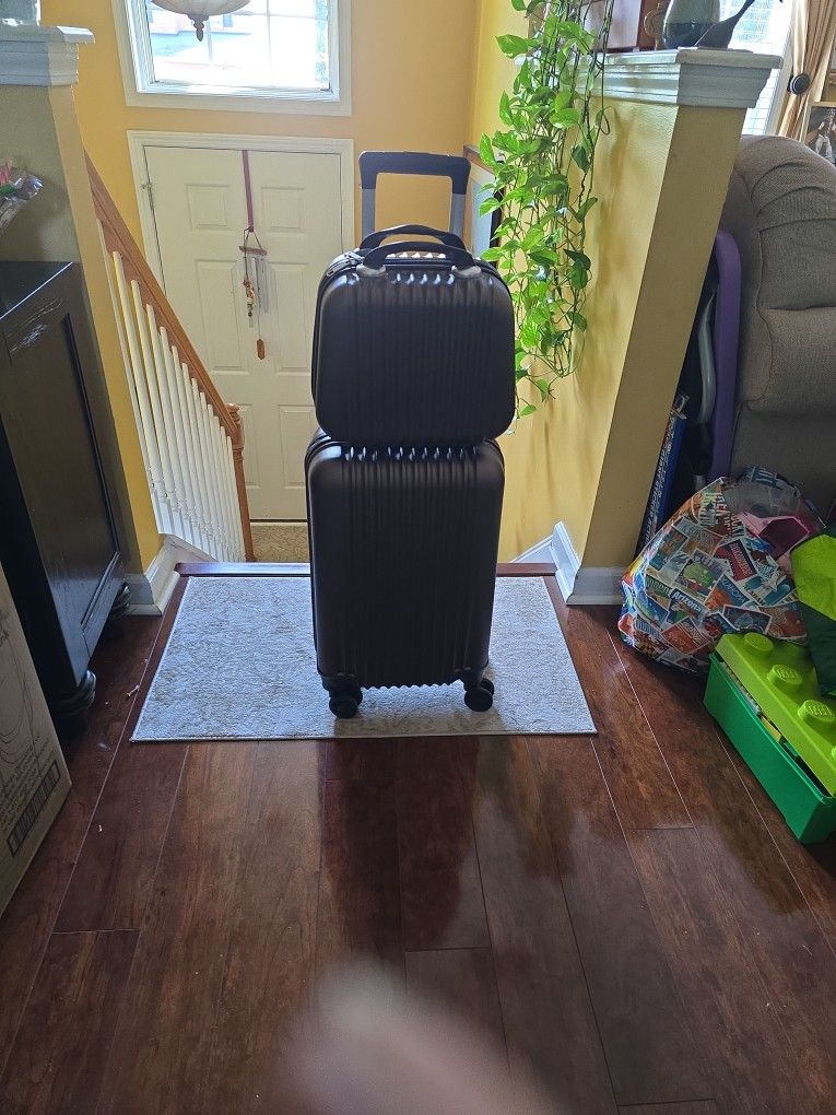 Jet Lag 22" 2pc Luggage Set