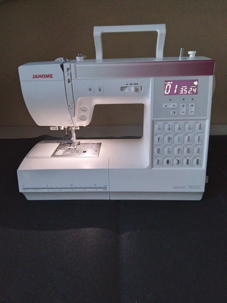 Brand New JANOME Sewist 740DC Computerized Sewing Machine 
