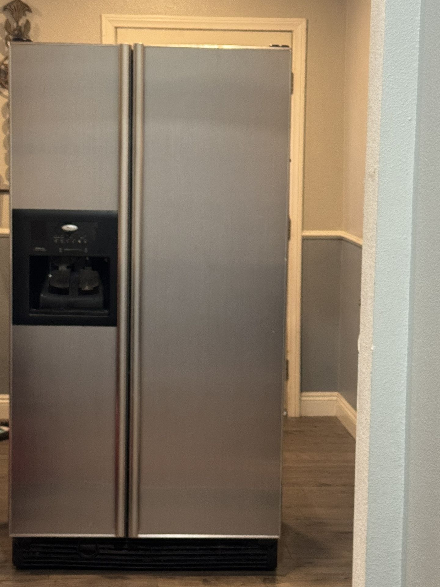 Refrigerator $275. Works Great