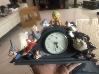 Looney tunes clock vintage 1994 works great
