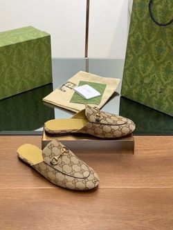 Women Slides Size 7