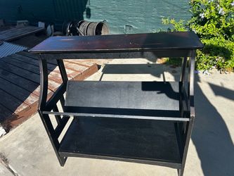 Baker’s rack/console table with V-shaped book shelf