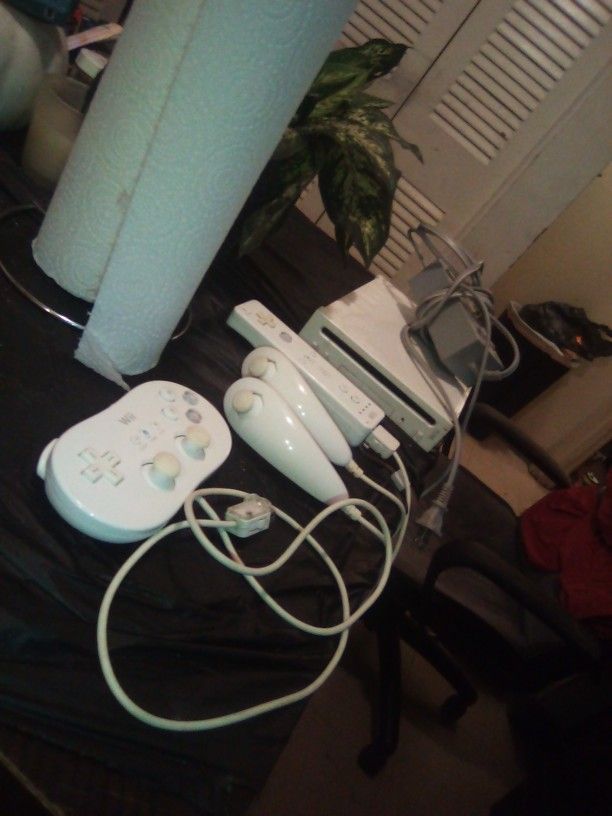 Nintendo Wii And Acessories