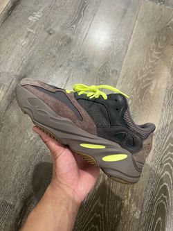 (Preowned) Yeezy 700 Mauve 