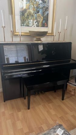 Young Chang 42" Console Upright Piano - Polished Ebony (Excellent Condition)