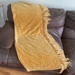 •PAVILIA. Chenille throw with fringes, for sofa or bed