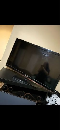 Samsung TV, comes with Roku HDMI