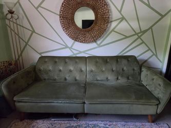 1 sofa futon.