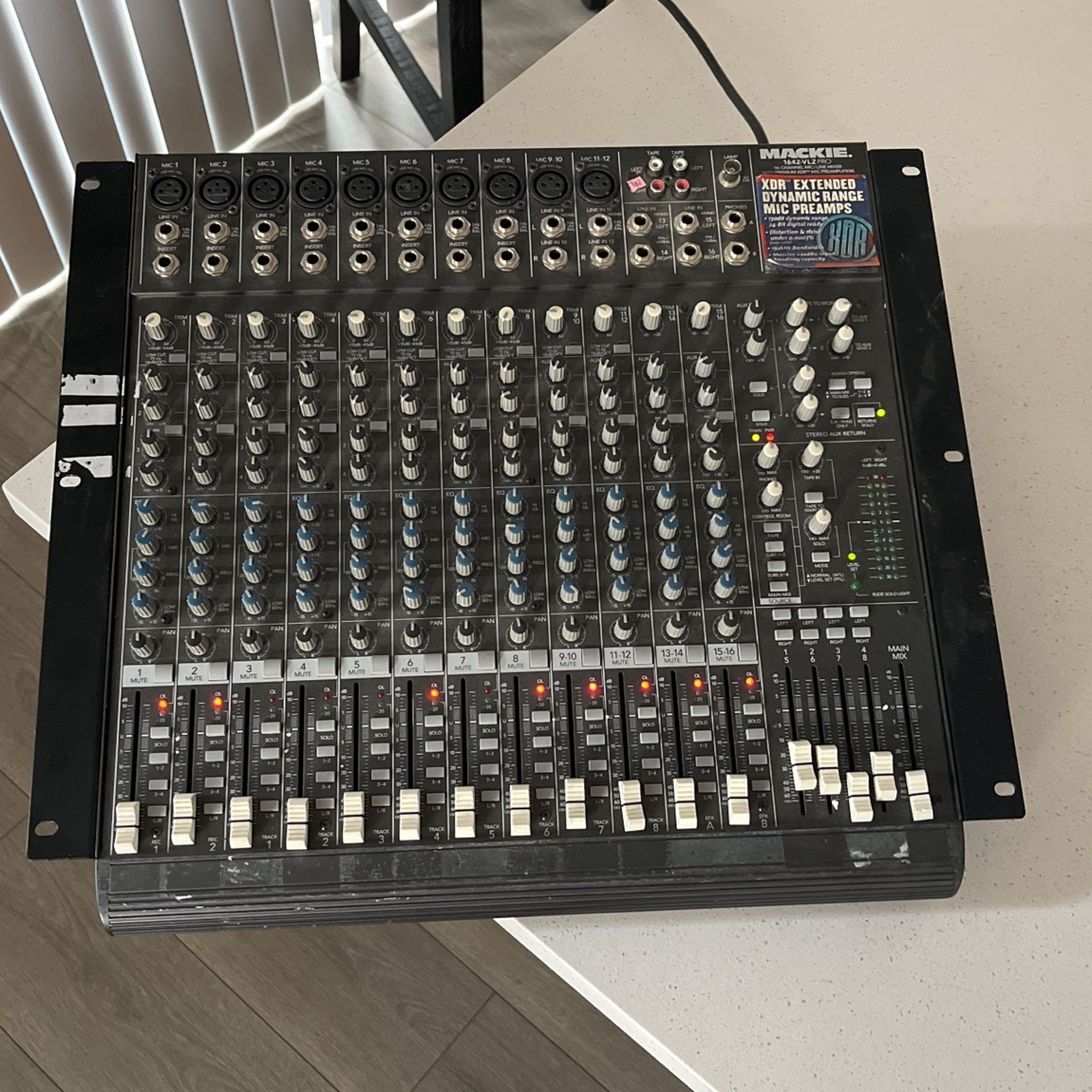 Mackie 1642-VLZpro 16 channel mic/line mixer with premium XDR MIC preamplifiers