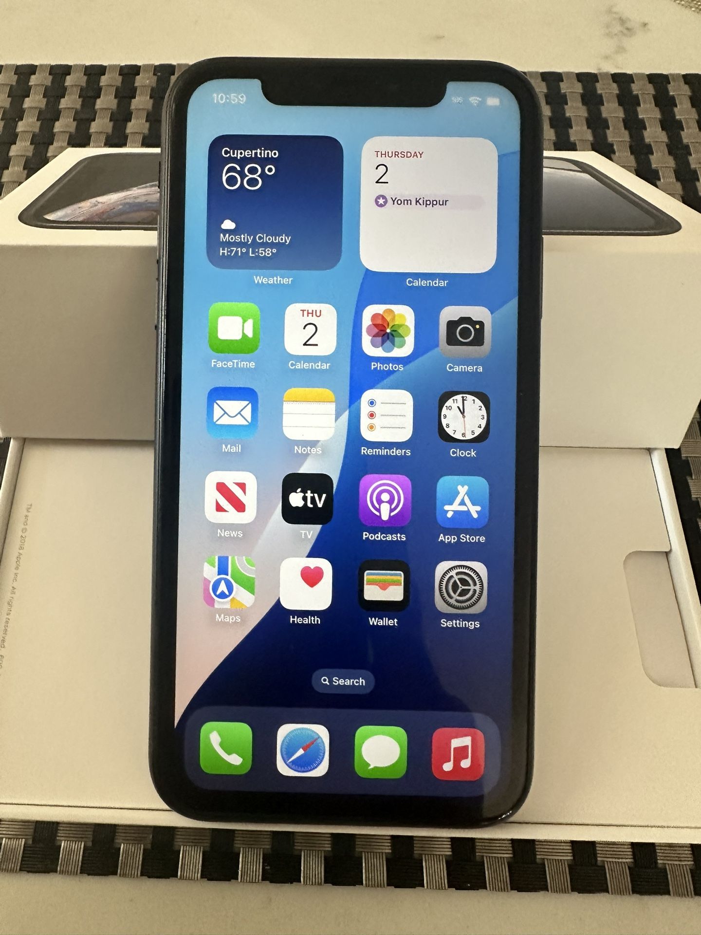 iPhone XR Unlocked In Excellent Condition