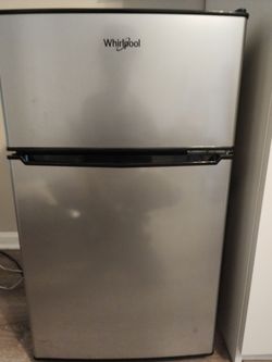 Whirlpool 3.1 cubic foot mini refrigerator