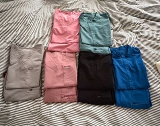 FIGS women’s scrubs