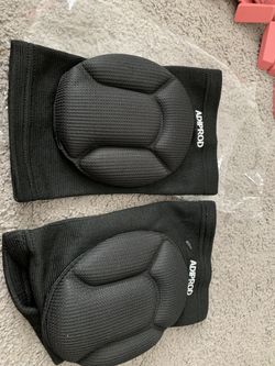 Knee protections