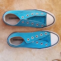 Unisex Light Blue Converse Slip Ons Boys Size  4 Girls Size 6