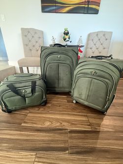 Atlantic Brand 3 Piece Luggage Set