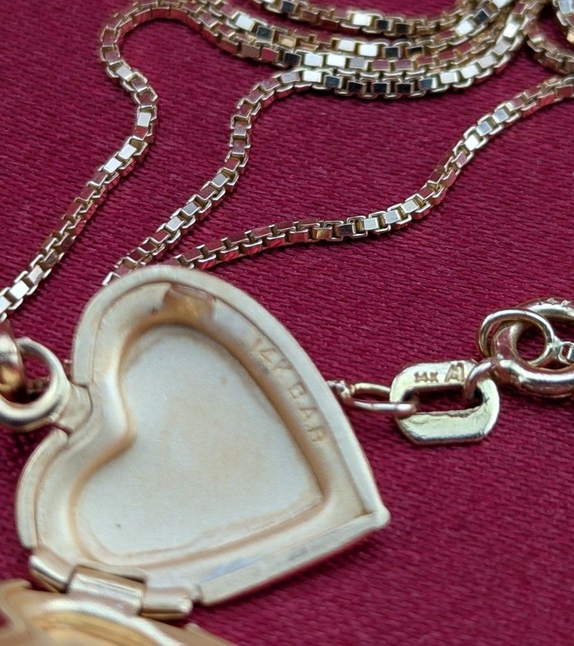 14K Solid Gold Locket Etched Heart With a Box Link Necklace.