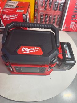 Milwaukee M18 Inflator with XC6.0 Battery