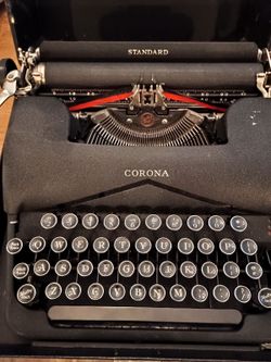 Vintage Smith-Corona Standard Portable Typewriter with Carrying Case