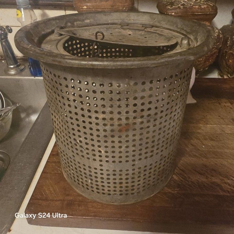 Vintage MINNOW BUCKET