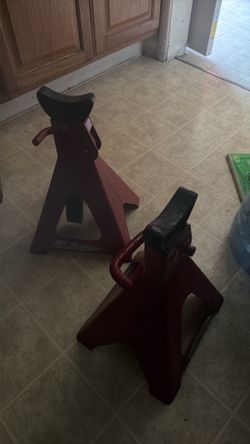 Red jack stands.