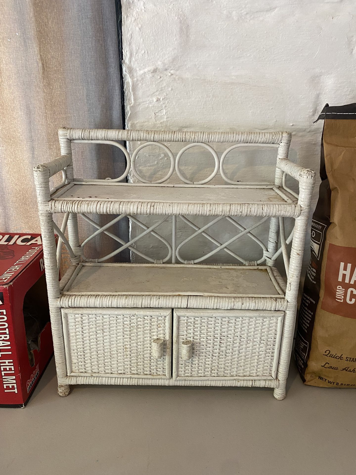 Small Shelf/cabinet
