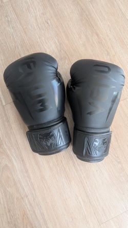Venum Elite Boxing Gloves - 16oz