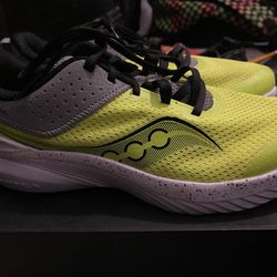 Saucony Sz 4