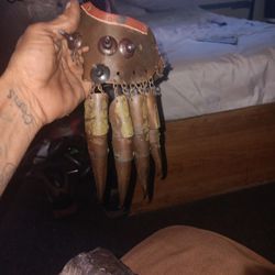 These are the Freddy claws when they're first movie original.Nobody else have these.There's nothing like them hate to get rid of him but I need the mo