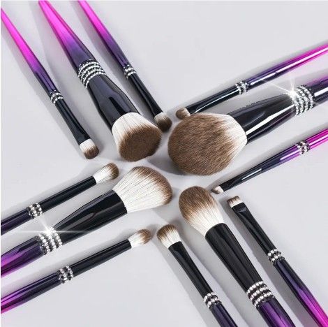 Makeup Brushes Fuchsia //
