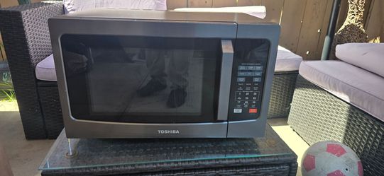 Microwave Oven with Humidity Sensor and Eco Mode (Stainless Steel)