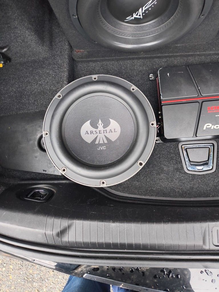 JVC 10" Subwoofer  Pioneer 1000wMaxPWR Amp
