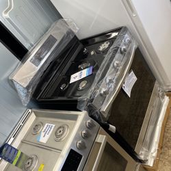 Brand New Samsung Stove With Air Fryer Oven