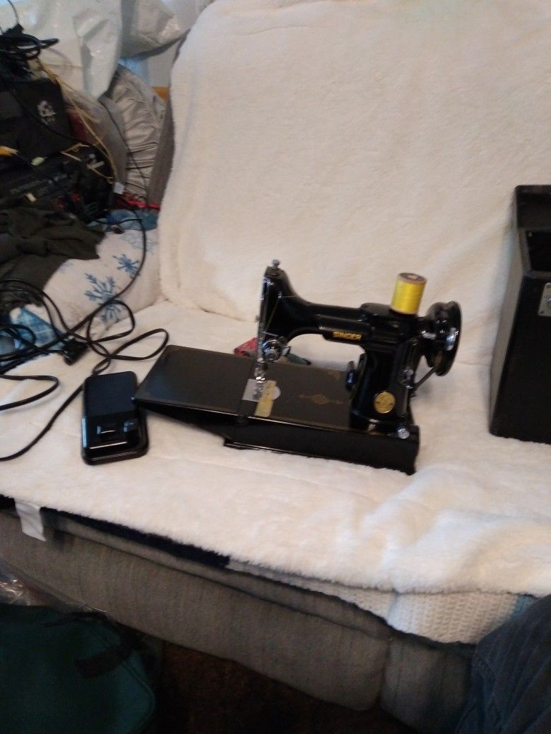 1950 Singer Portable Sewing Machine