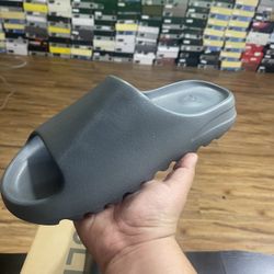 YEEZY SLIDE GRANITE 