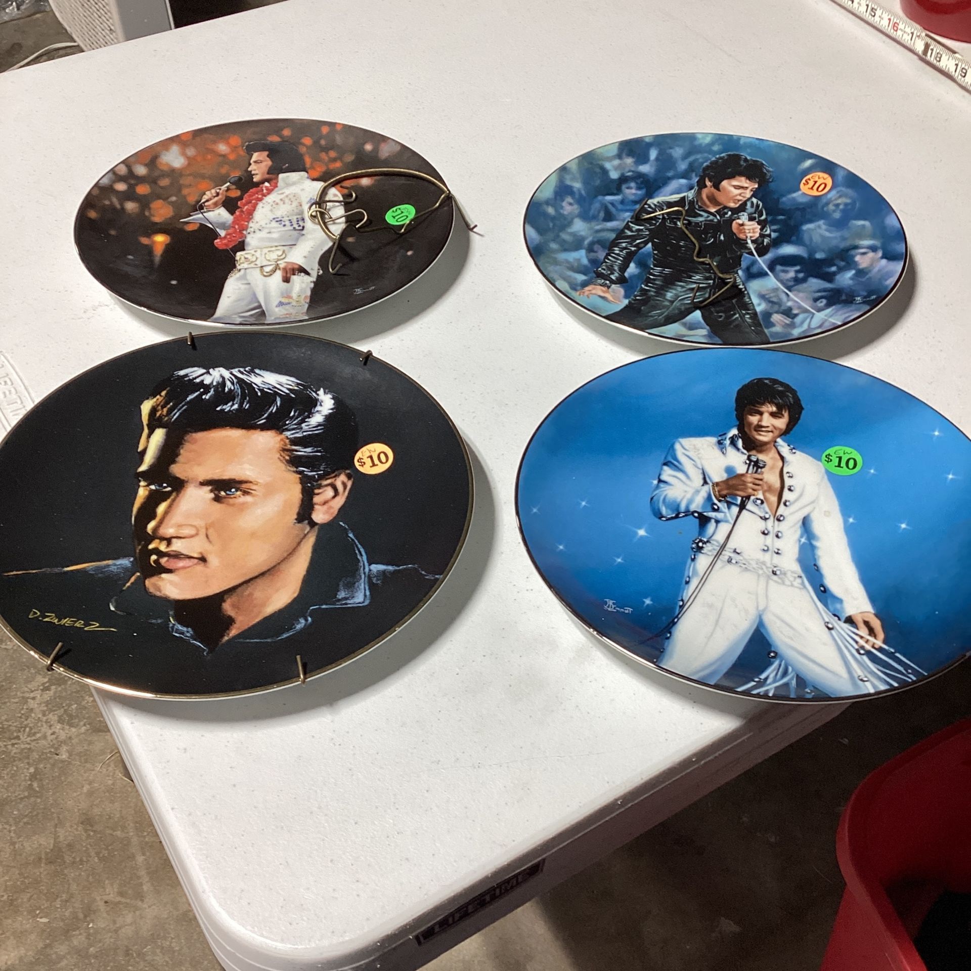 Limited Edition ELVIS plates Set Of 4 NOW REDUCED TO $15