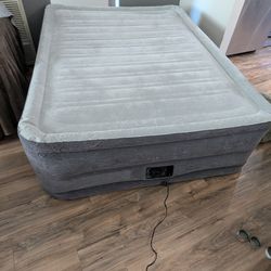 Inflatable queen size mattress
