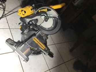 Dewalt 12” Compound Miter Saw with new 12” Blade! Only 175 this Weekend (Sun) Only 💥💥👍🏽👍🏽💸