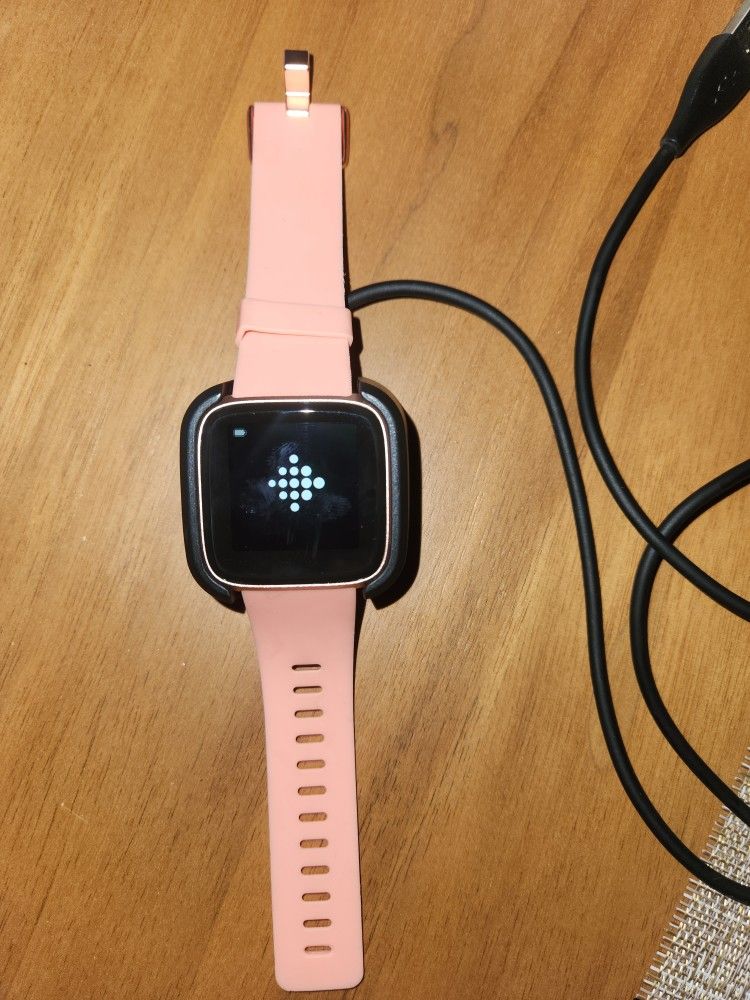 Fitbit FB504GMBK Versa Smartwatch for Sale in Brownsville TX OfferUp